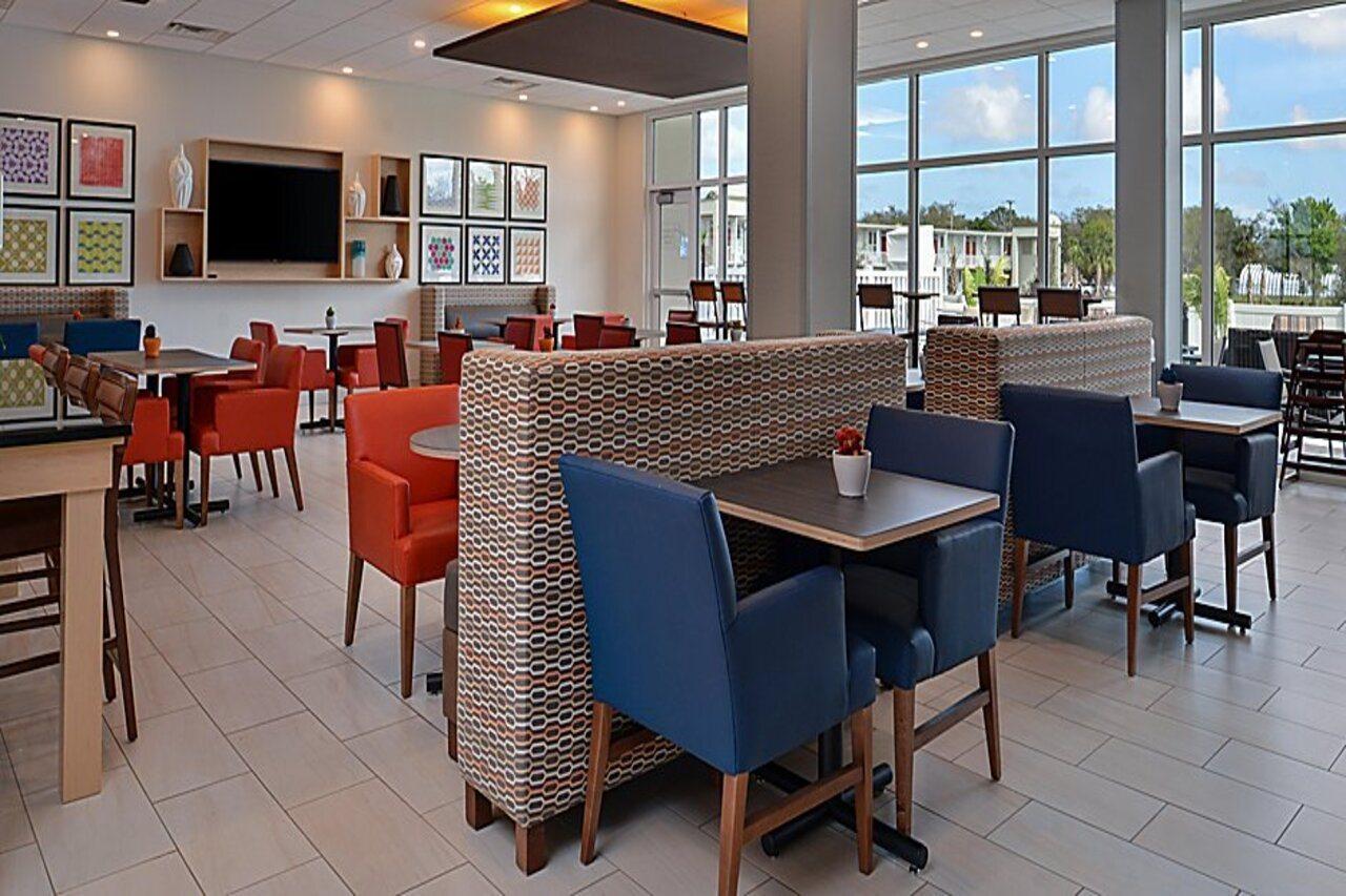 Holiday Inn Express Melbourne West By Ihg West Melbourne Экстерьер фото