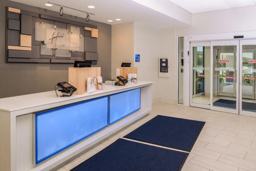 Holiday Inn Express Melbourne West By Ihg West Melbourne Экстерьер фото