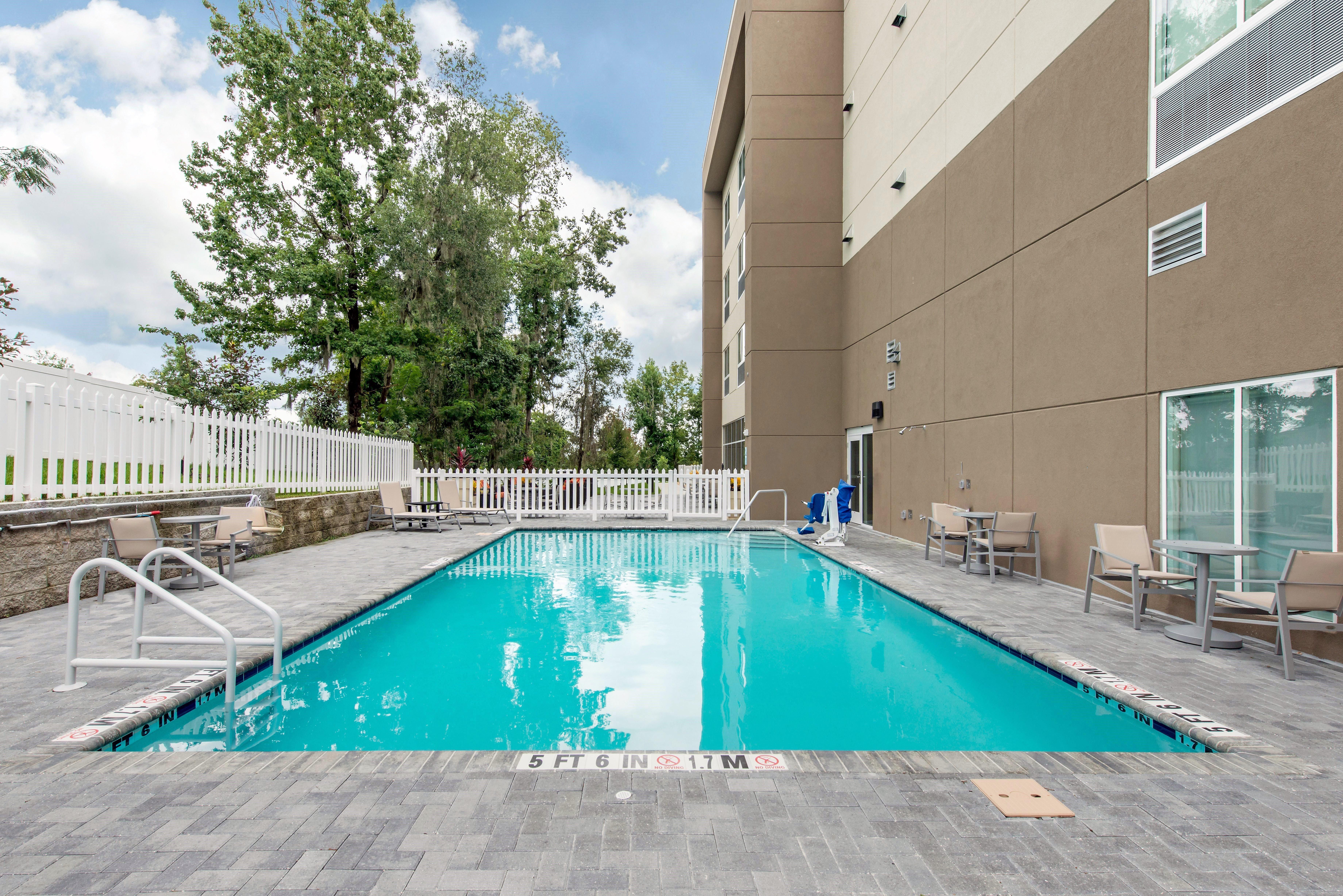 Holiday Inn Express Melbourne West By Ihg West Melbourne Экстерьер фото